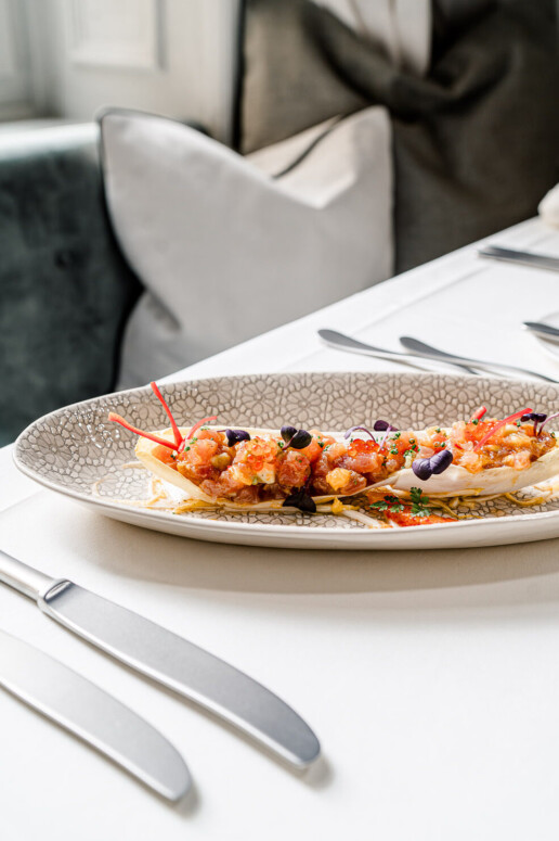 Tunawürfel mariniert mit Chicorée Blutorange Avocado Forellenrogen